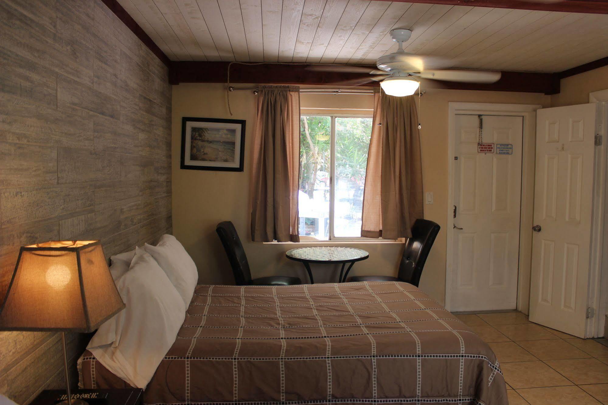Schooner Hotel St. Pete Beach Extérieur photo