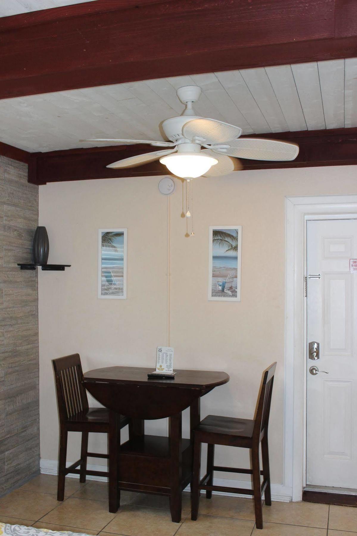 Schooner Hotel St. Pete Beach Extérieur photo